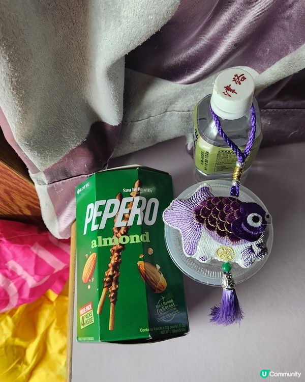 坑口明德商場內的店舖近將軍澳醫院(北)巴士站過對面馬路