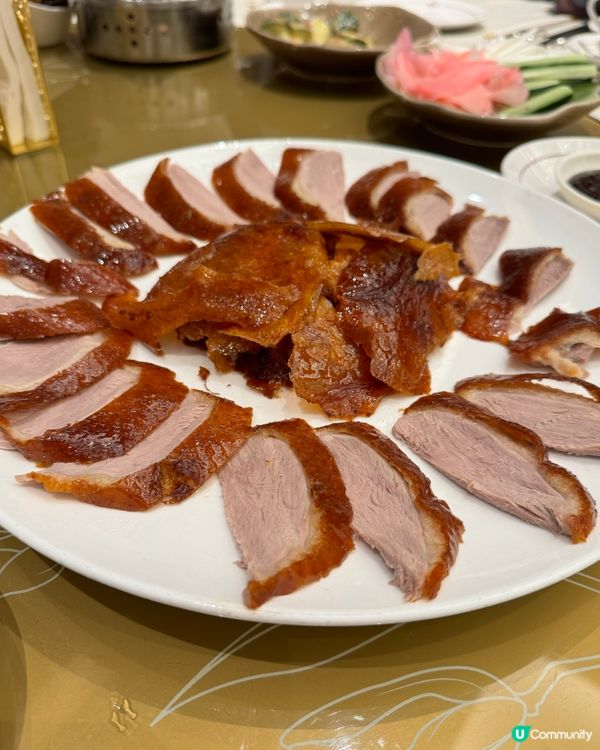 一大夥人愉快的生日聚餐