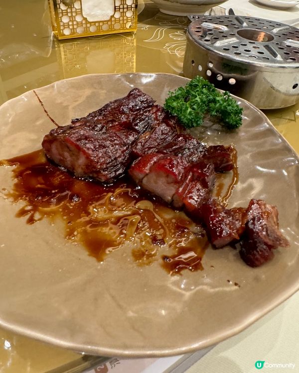 一大夥人愉快的生日聚餐