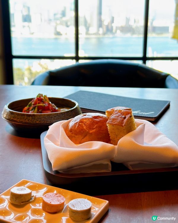 飽覽維港靚景 置身於文藝復古風圖書館Fine Dining