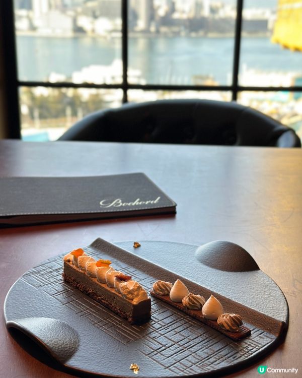 飽覽維港靚景 置身於文藝復古風圖書館Fine Dining