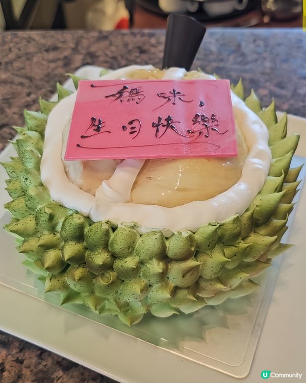 榴槤蛋糕造得好似，配上真榴槤，榴槤新鮮同斑蘭鮮忌廉味道好夾！