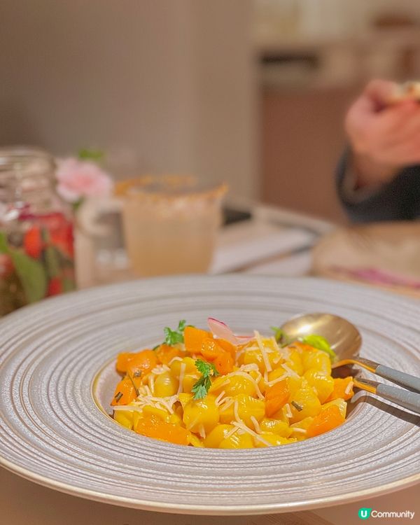 【銅鑼灣美食】沒有女生能拒絕這家夢幻花海餐廳