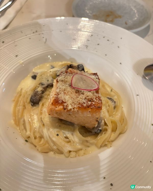 招牌法式龍蝦湯流心牛角包🥐 中環善慶街享慢煮意😋