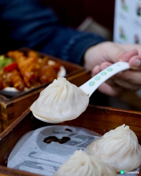 傳統創意港式點心，即叫即蒸，價格親民。