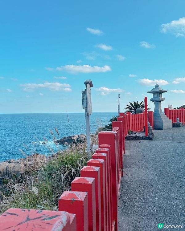海岸崖上的洞窟神社⛩️