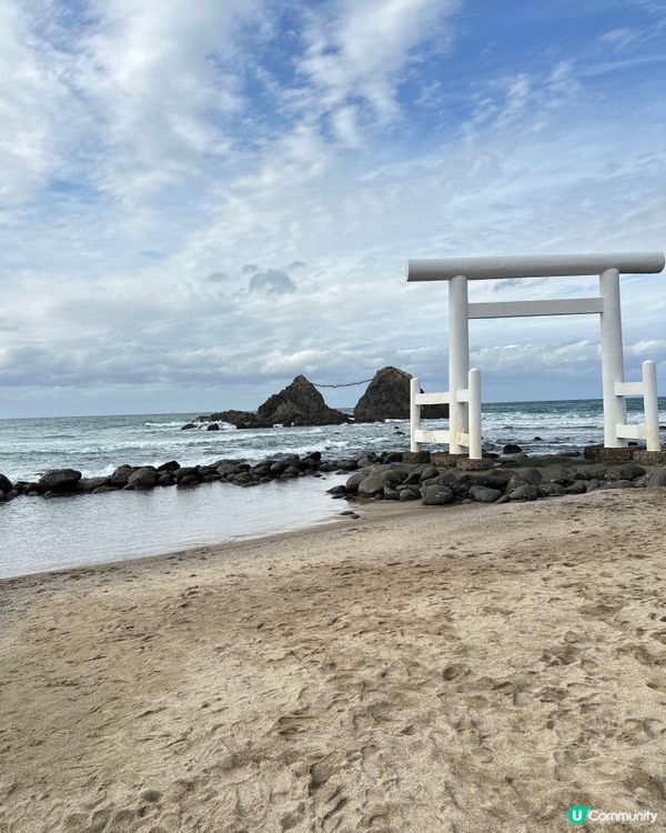 好特別的白色鳥居 