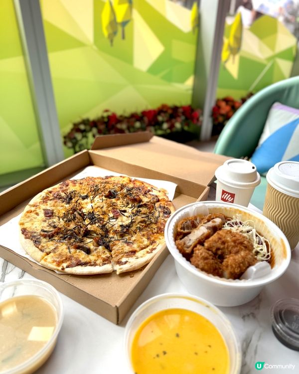 寵物友善商場內的餐廳，特設人寵共享專區！專區內設有圍欄，讓寵...