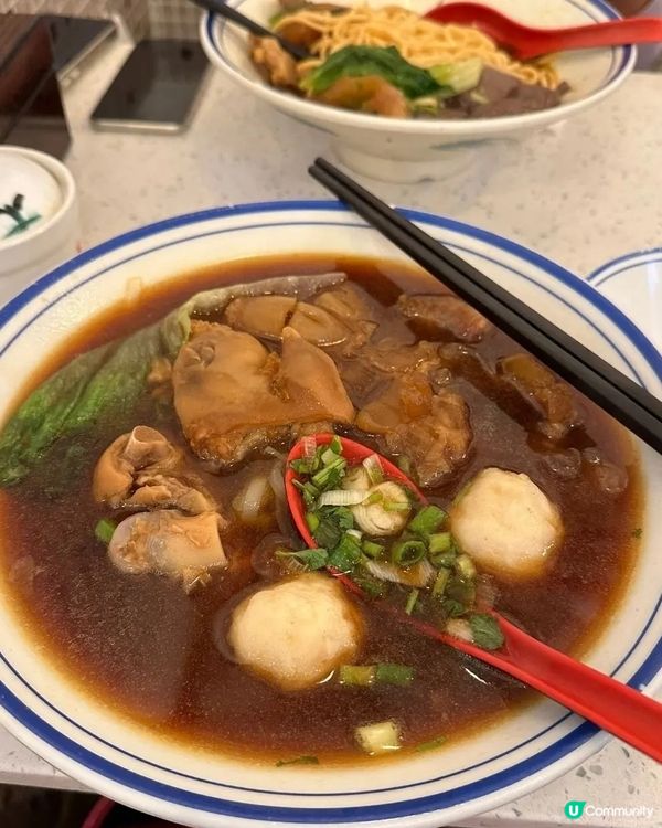 鬧市中的懷舊車仔麵