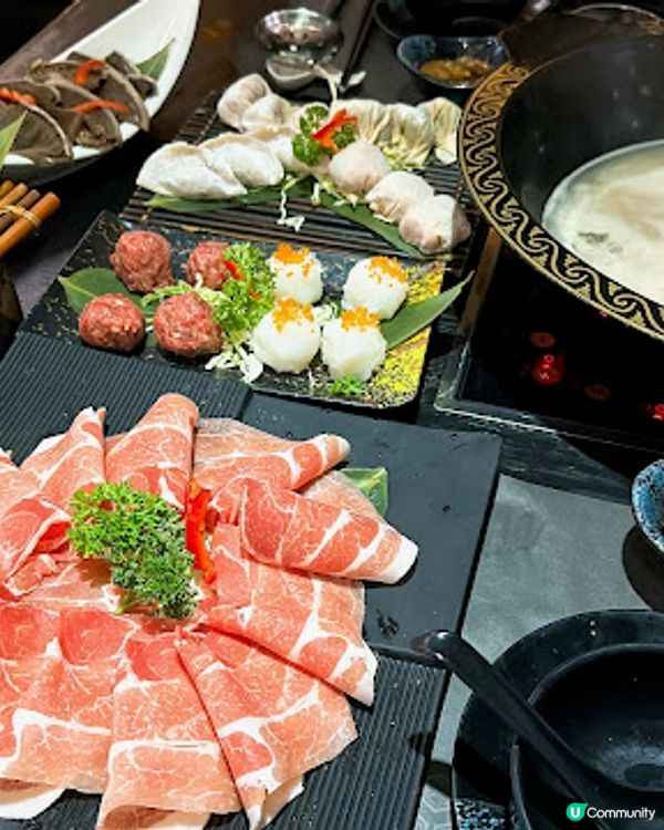 足料火鍋湯底，新鮮刺身～🤤自家包製餃子必試👍🏻