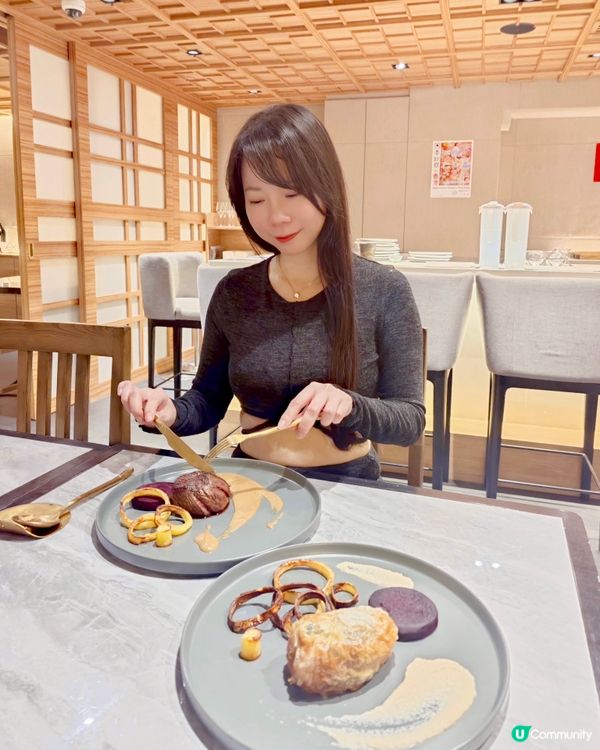 跟美女好友去聚餐～當然要選間精緻高質的西餐廳，一起享受美食🤍...