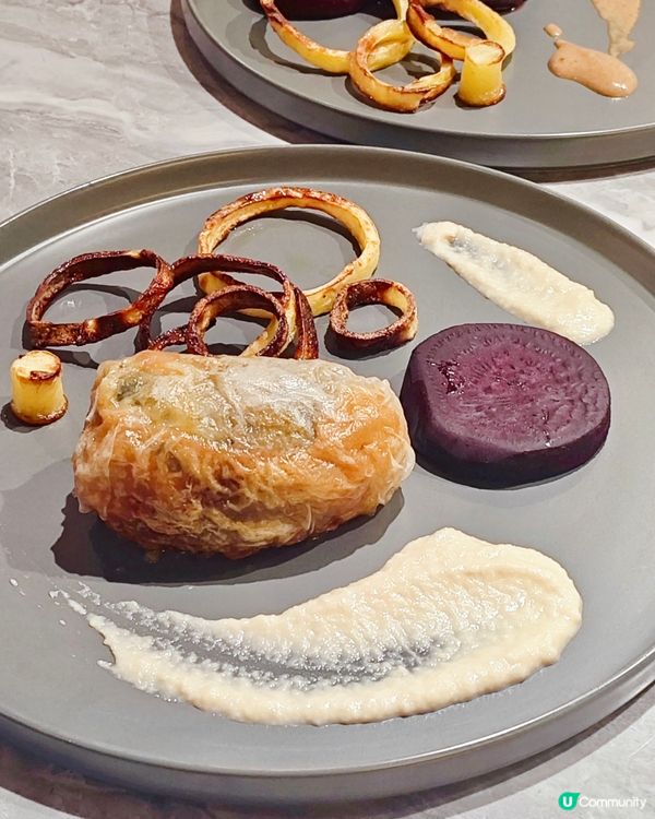 跟美女好友去聚餐～當然要選間精緻高質的西餐廳，一起享受美食🤍...