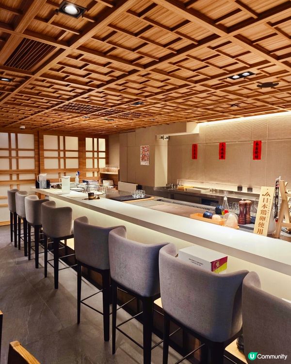 跟美女好友去聚餐～當然要選間精緻高質的西餐廳，一起享受美食🤍...