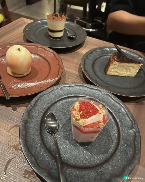 褔岡幾十款甜品的餐廳👍🏼甜品380円咋！