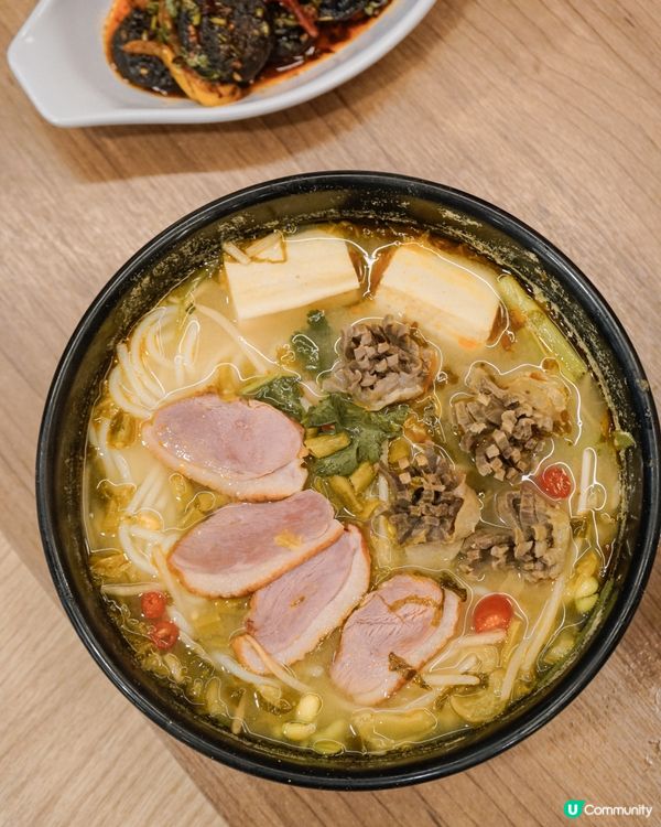 譚仔三哥酸菜湯好Duck Duck米線