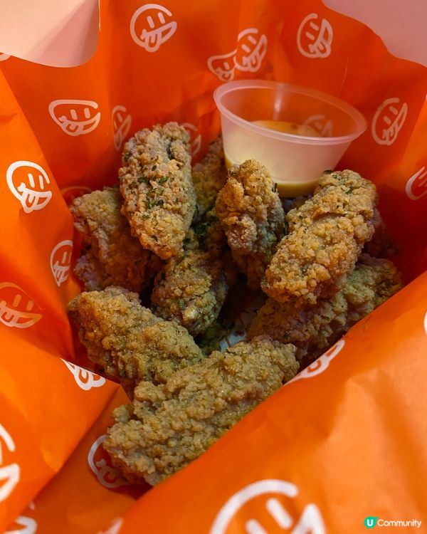 街頭塗鴉burger店👍🏻👍🏻午間時段同夜晚時段會有唔同模式🌆🌃