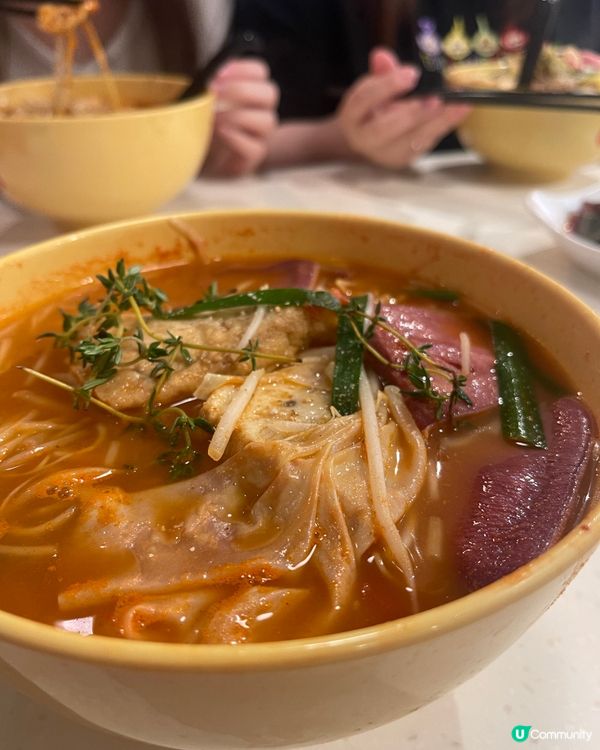 香港｜譚仔牛脷‧釀豆腐配胡椒鮮番茄湯米線