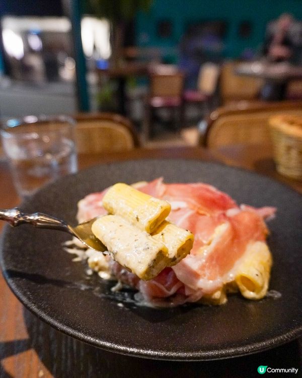 位於上環的法式酒館Nissa la Bella，餐廳環境典雅...