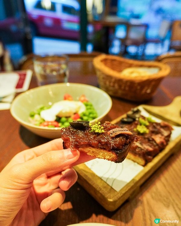 位於上環的法式酒館Nissa la Bella，餐廳環境典雅...