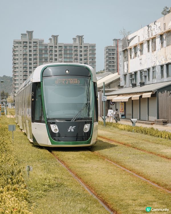 台灣少有陸地上嘅輕軌