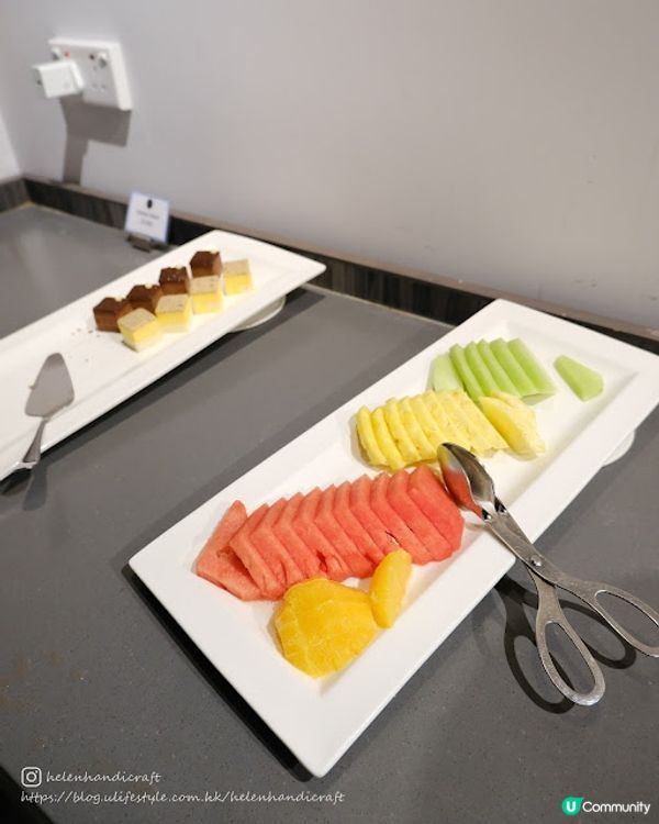 【吃下九龍灣】靚靚打卡暖水壺牆下嘆脆卜卜乳豬髀 - Cafe 15