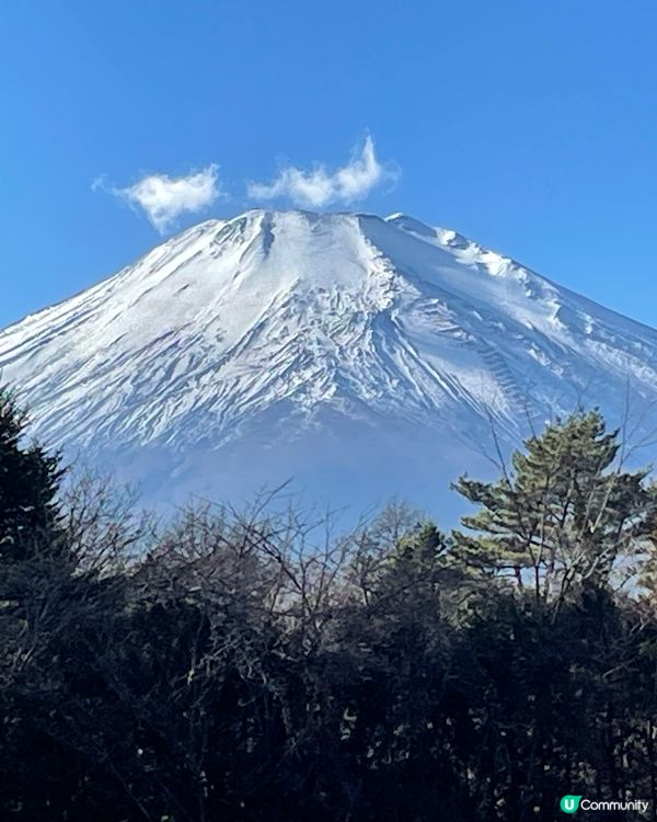 富士山上奇奇怪怪嘅雲？