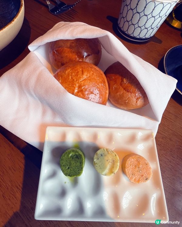 銅鑼灣復古圖書館海景餐廳