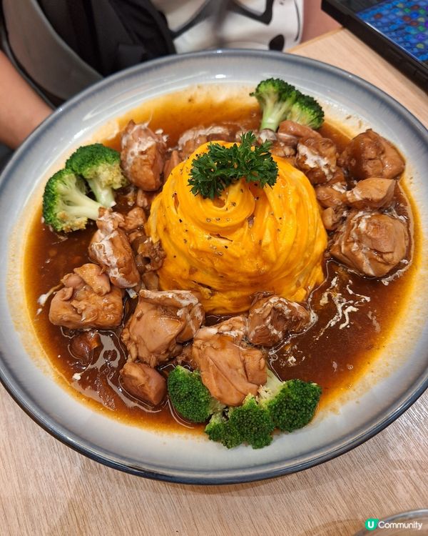 生雞蛋蛋白三文魚,碎金䱽魚腩飯