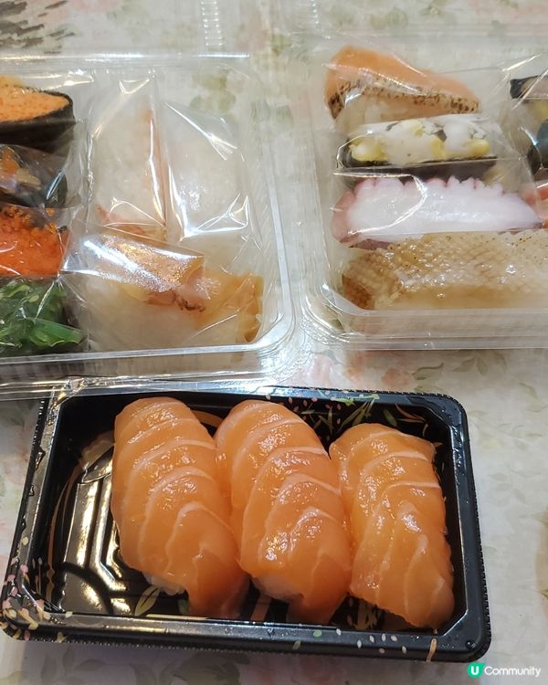 今晚自己一個食壽司做晚餐😋，媽爸今晚有生日party參加