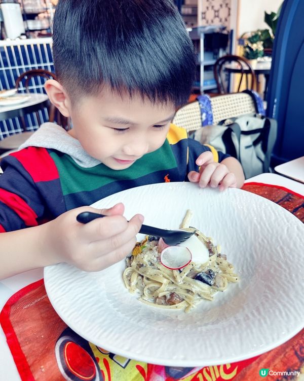 尖沙咀牛角包主題餐廳