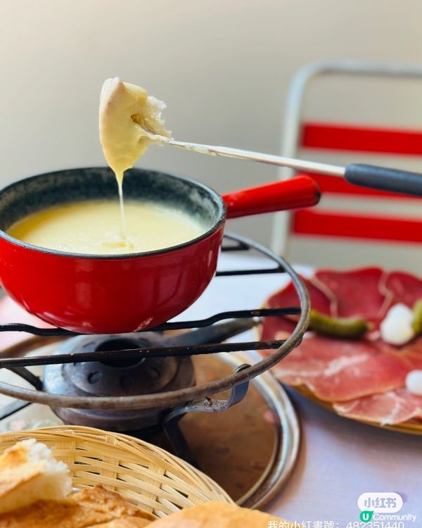 18世紀教堂旁的瑞士芝士火鍋