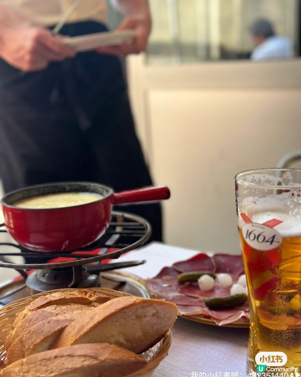 18世紀教堂旁的瑞士芝士火鍋