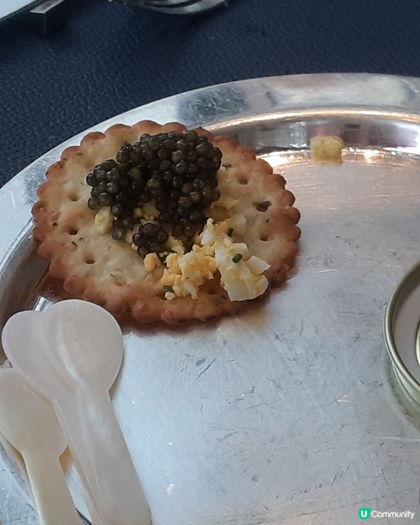 第一次去餐餐廳食魚子醬，配嘉顿饼干，绝配