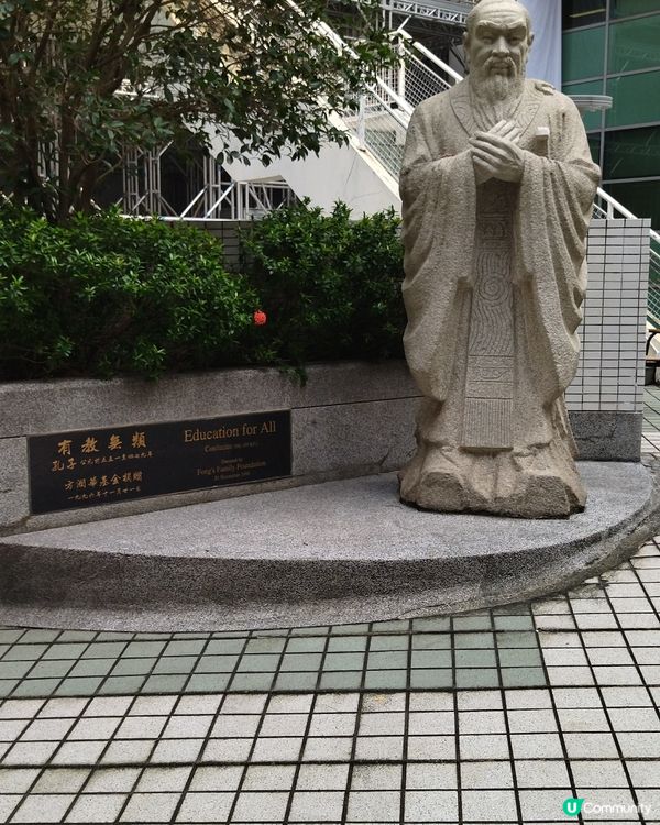 孔子像：有教無類精神