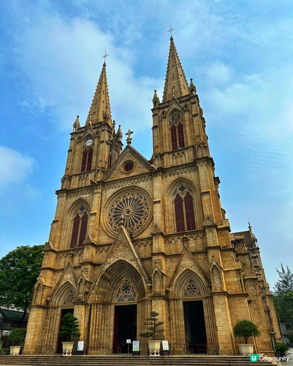 超過一百年歷史嘅教堂，依然屹立不倒壯觀宏偉，更成為網紅打卡點