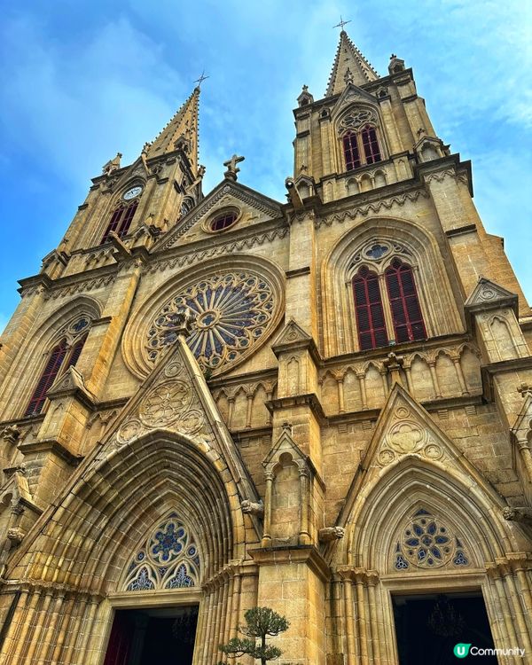 超過一百年歷史嘅教堂，依然屹立不倒壯觀宏偉，更成為網紅打卡點