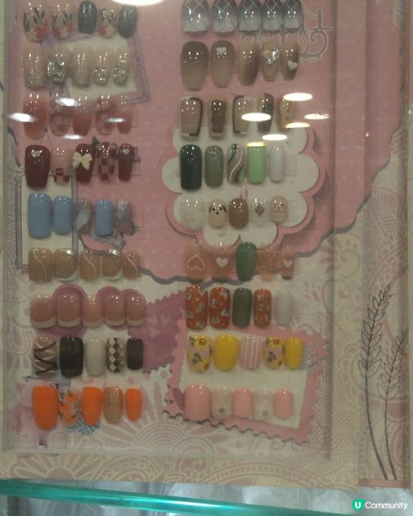 見到咁多款式的水晶甲，睇到眼花繚亂，真係每款到想試做！😝