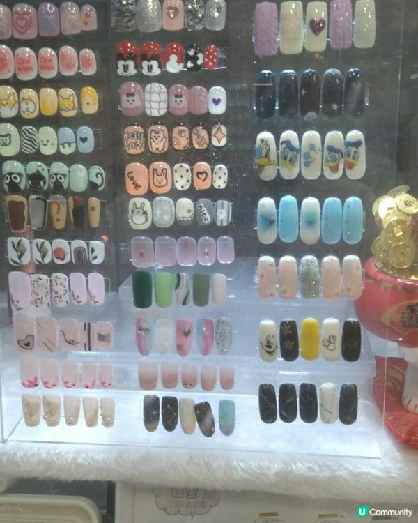 見到咁多款式的水晶甲，睇到眼花繚亂，真係每款到想試做！😝