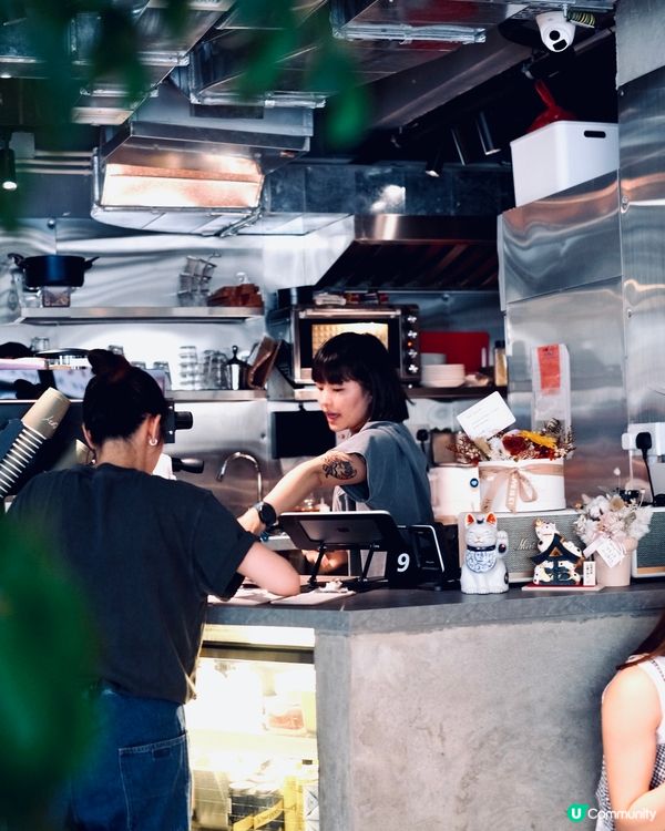 想不到在北角有一間咁chill 嘅咖啡店！ 座落錦屏街的一個...