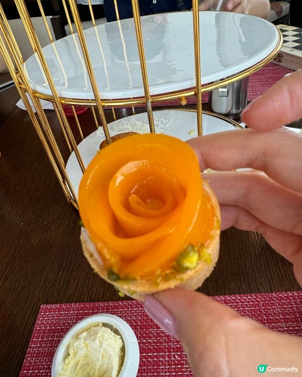這個芒果下午茶，大部份甜點和鹹點都以芒果為主題。