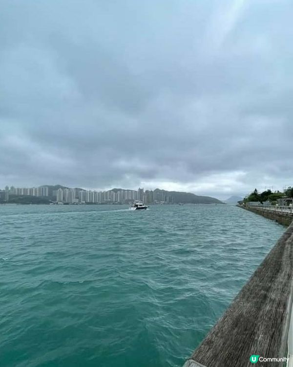 雖然初夏時份沒有陽光普照，但涼風送爽感覺怡人，反而有點初秋的...