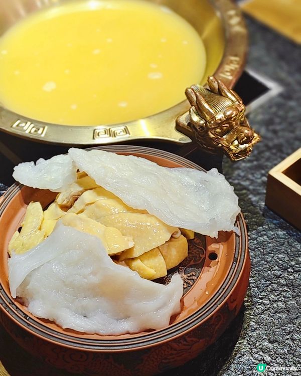 約了朋友打邊爐,這次去了以中式古代宮廷為主題的大滾友😋招牌花...