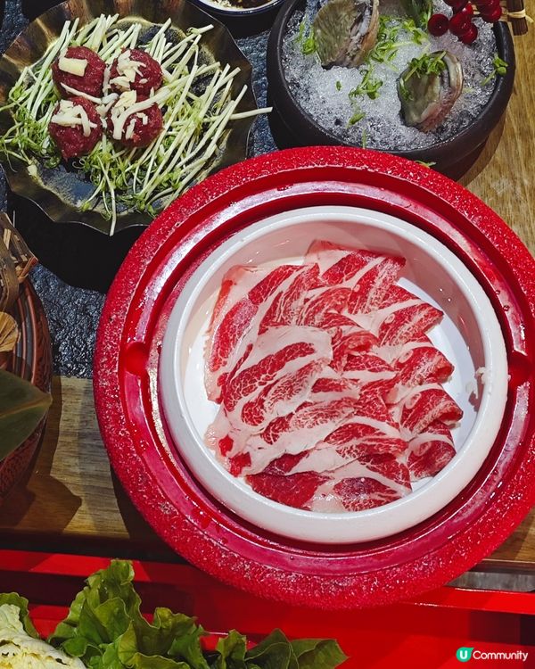 約了朋友打邊爐,這次去了以中式古代宮廷為主題的大滾友😋招牌花...