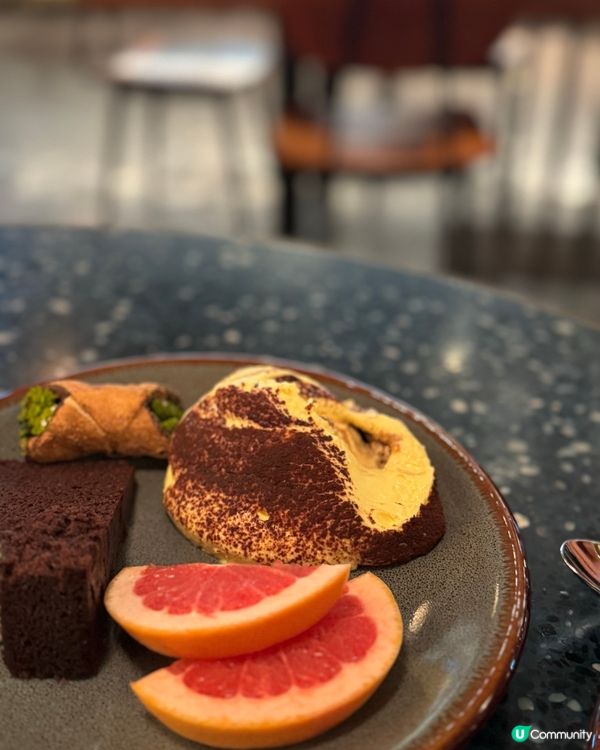 ȏ.̮ȏ 高級西餐廳都有點心車？