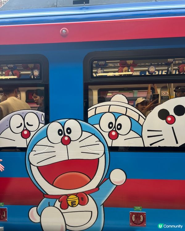 期間限定！多啦Ａ夢主題列車、月台