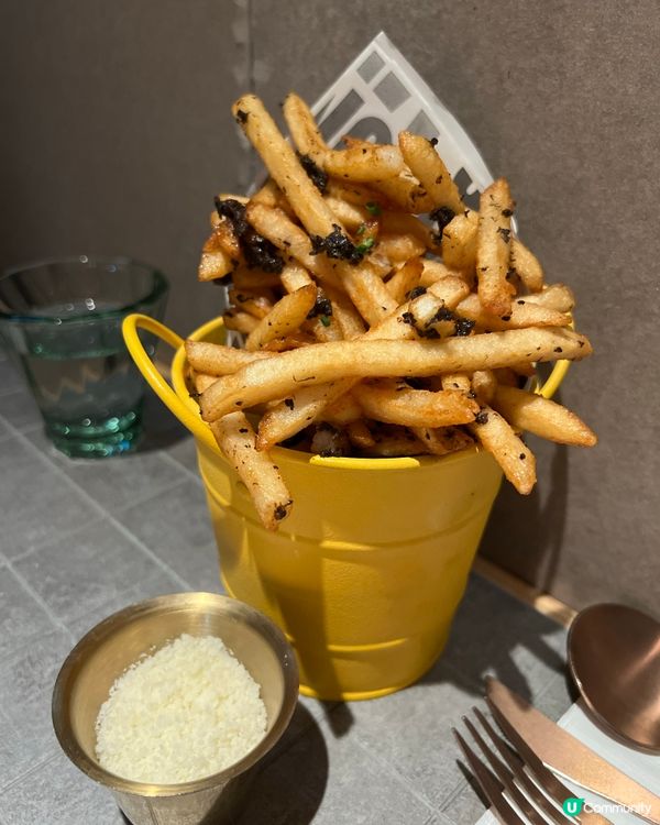 銅鑼灣黑膠唱片主題餐廳，情侶拍拖約會好岩feel?