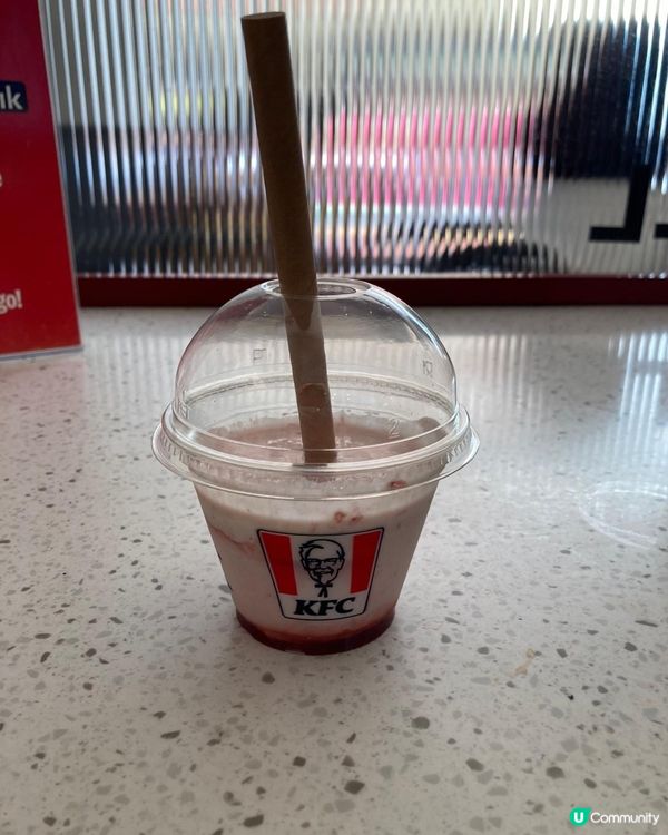 波蘭KFC 士多啤梨奶昔