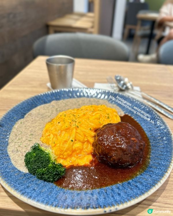 炮台山 新 cafe 嘆個💕特濃磨菇汁蛋包飯➕手打和牛漢堡扒