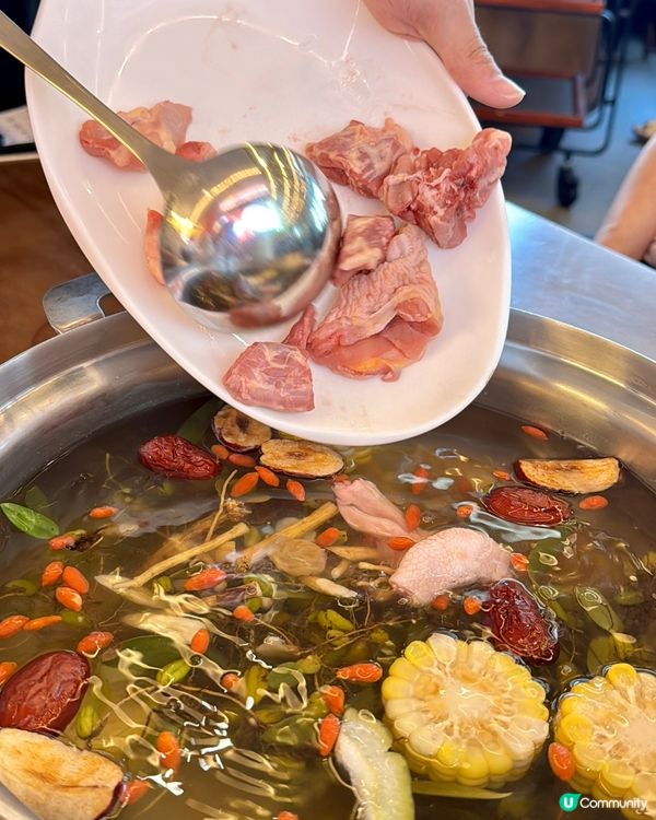 深圳第一的葵花脆皮雞生蠔火鍋