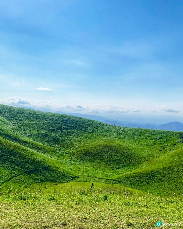 位於靜岡縣伊東市的大室山是一座海拔580m的火山,特徵是其輪...